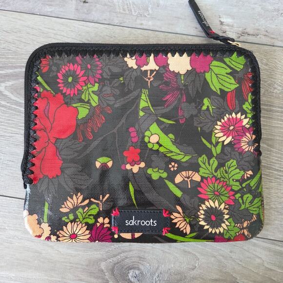 The SAK Sakroots Artist Circle Tablet Sleeve Black Flower Power Zip Eco-Friendly - Picture 5 of 9